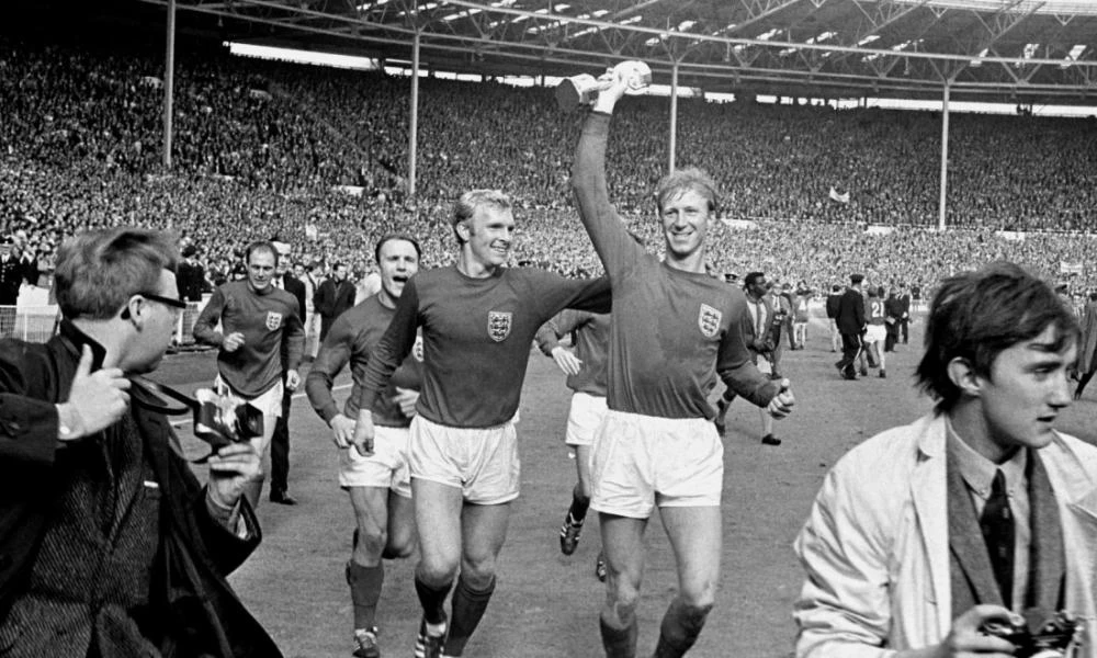 Θρήνος στο βρετανικό ποδόσφαιρο με το θάνατο του Τζάκι Τσάρλτον